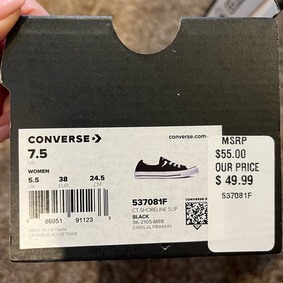 Converse. Size 7.5 - Picture 3 of 3